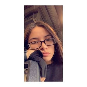 Meet your Posher, Serina